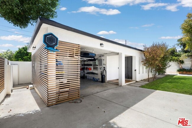 Building Photo - 2559 Colby Ave