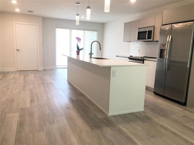 Building Photo - 2 bedroom in Aventura FL 33180