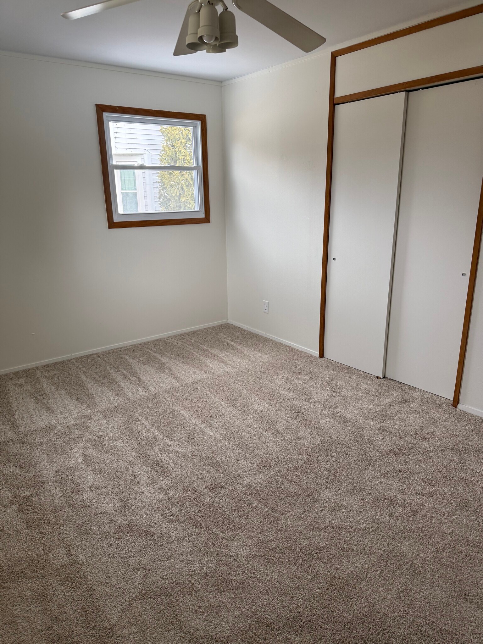 Building Photo - 966 N Green Bay Rd