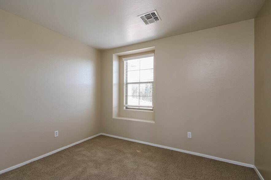 Building Photo - 6890 S Pearl Dr