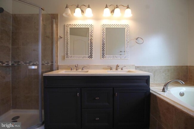 Building Photo - 8027 Merry Oaks Ct