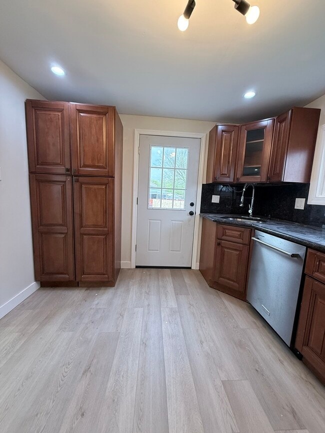 Building Photo - 315 Park Ave