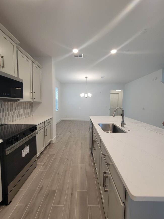 Building Photo - 5 Bedroom Brand New House with Innovative Technology near Winter Park