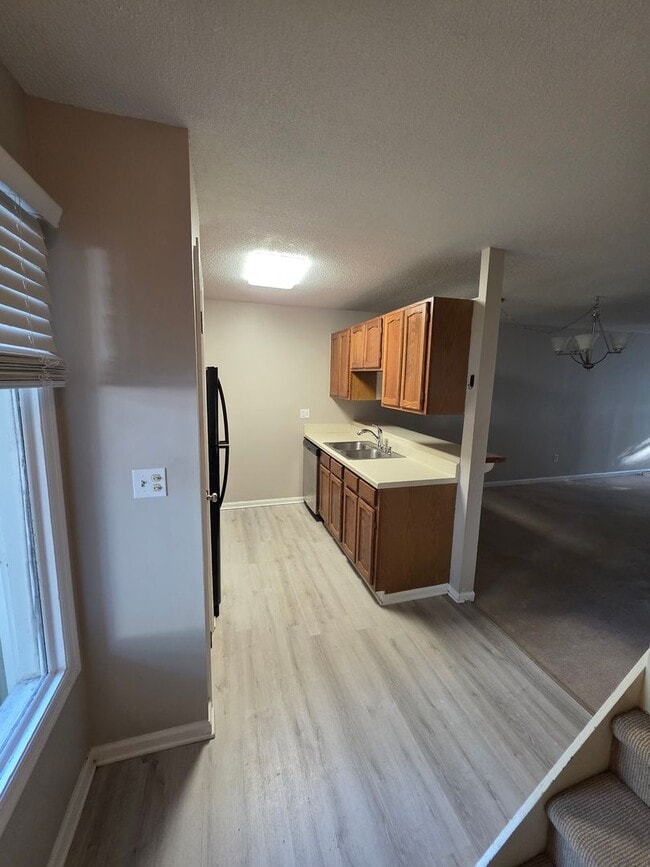 Building Photo - 454 Forest Hl