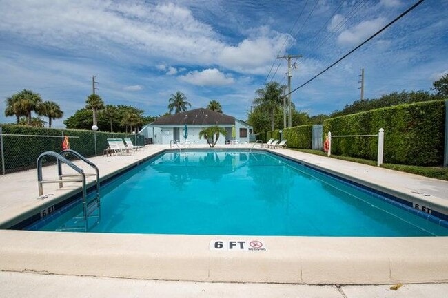 Building Photo - 950 S Kanner Hwy