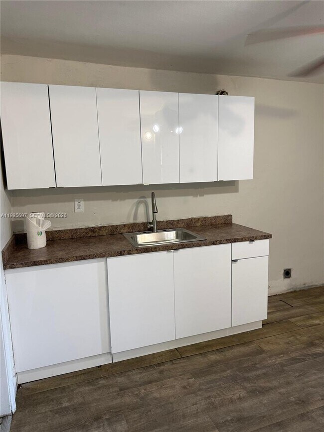 Building Photo - 1413 NW 3rd St