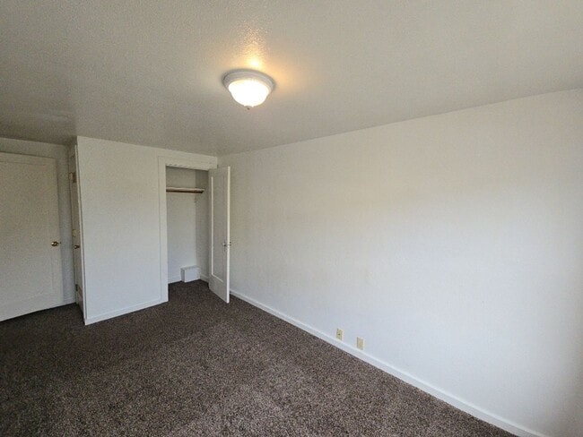 Building Photo - 626 O St