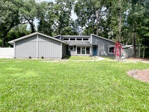 Building Photo - 3BR/2BA POOL HOME in SW Gainesville - avai...