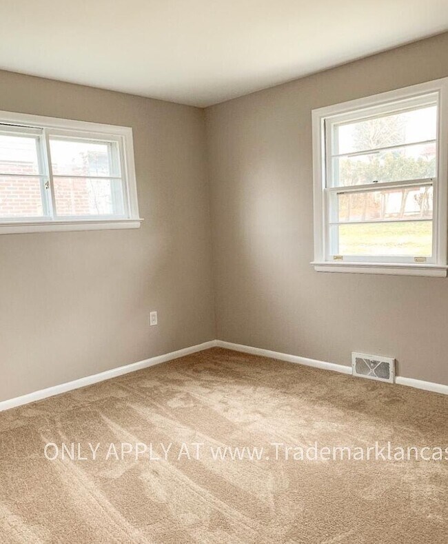 Building Photo - 525 Hilton Dr