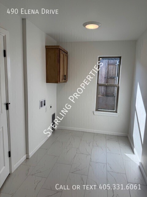 Building Photo - 490 Elena Dr