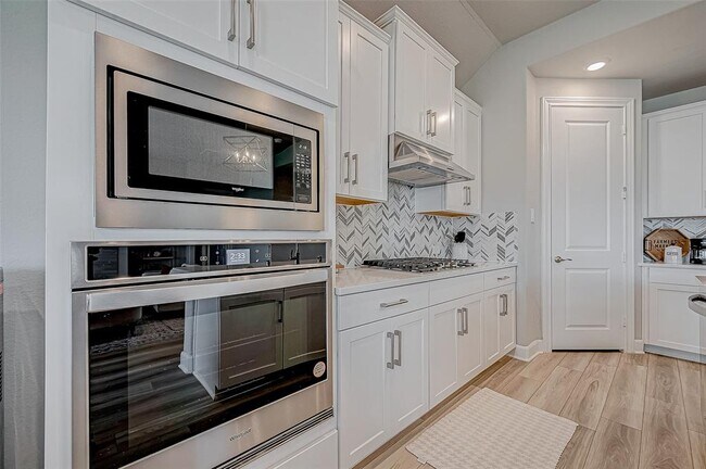 Building Photo - 21450 Petherton Dr