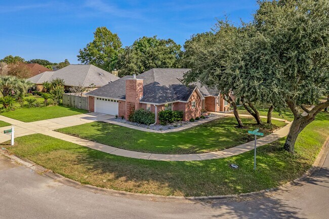 Building Photo - Beautifully Updated Home in Navarre!