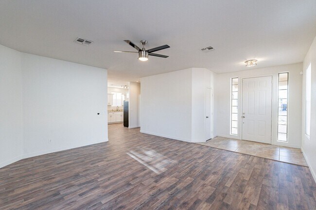 Building Photo - Move right in to your dream home!
