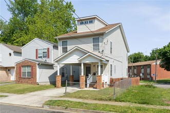 Building Photo - 896 A Ave