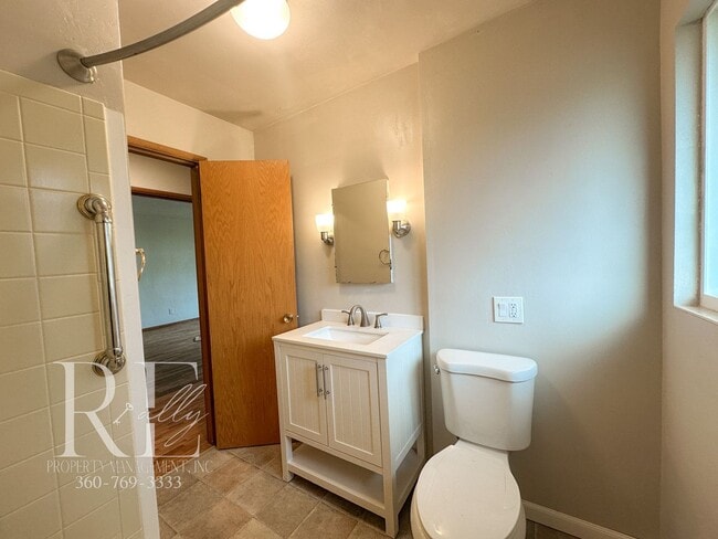 Building Photo - Enjoy Breathtaking Sunsets in the Heart of Manette