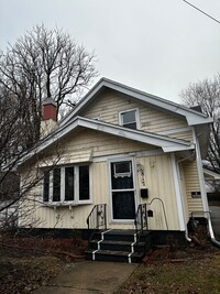 Building Photo - Charming 3-bedroom, 1-bathroom Beloit home