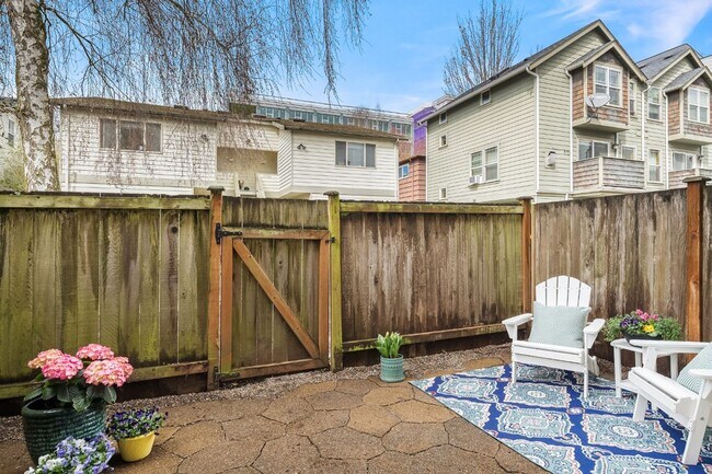 Building Photo - 3Bd/2.25Ba Seattle Townhouse
