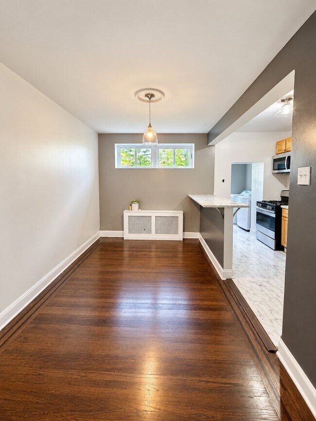 Building Photo - 6744 Linmore Ave