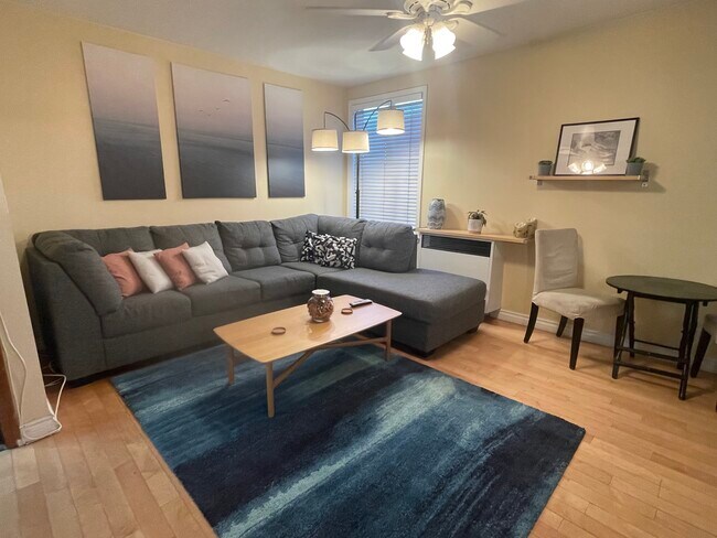 Living room - 408 17th St