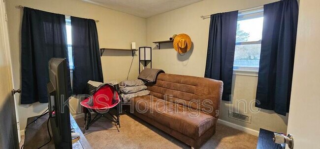 Building Photo - 1824 Meadow Lake Dr