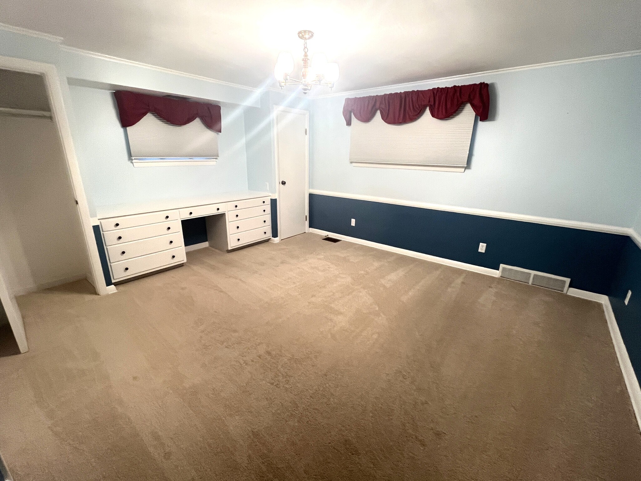 Building Photo - 935 Marshall Dr