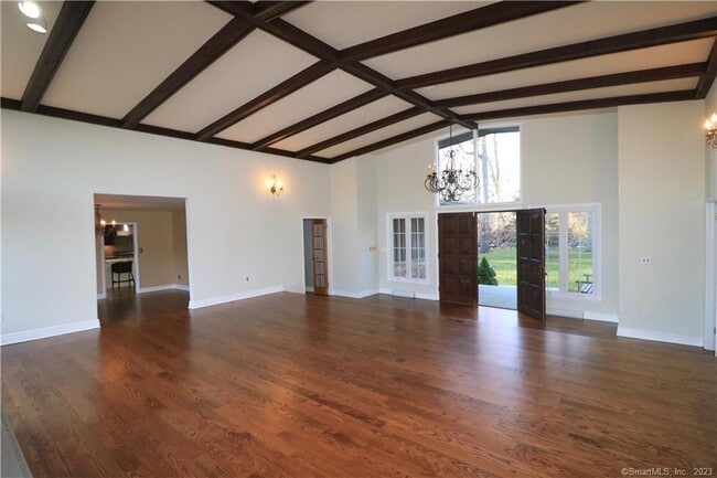 Building Photo - 950 Rock Rimmon Rd