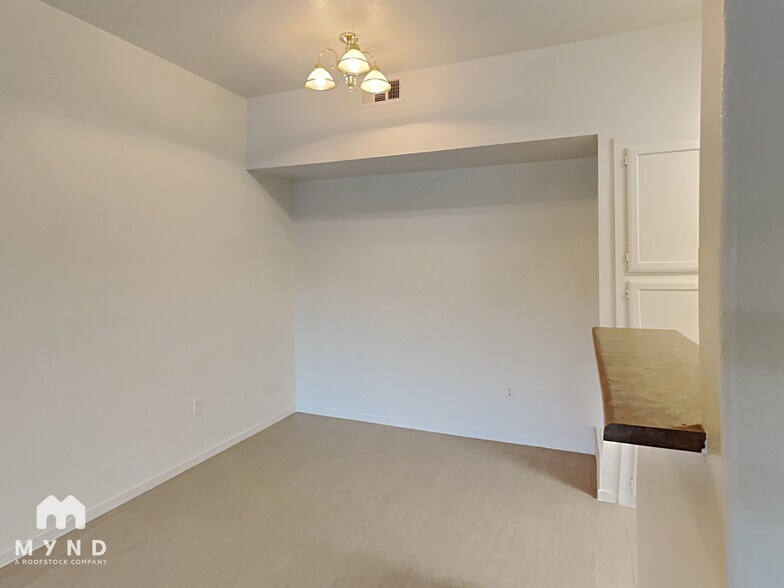 Building Photo - 9620 W Russell Rd