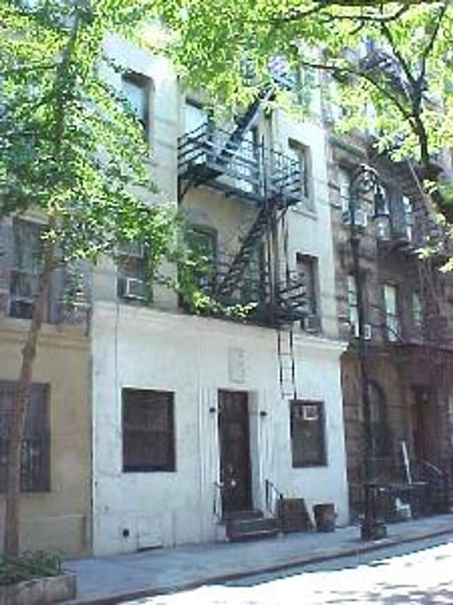 Building Photo - 38 Morton St