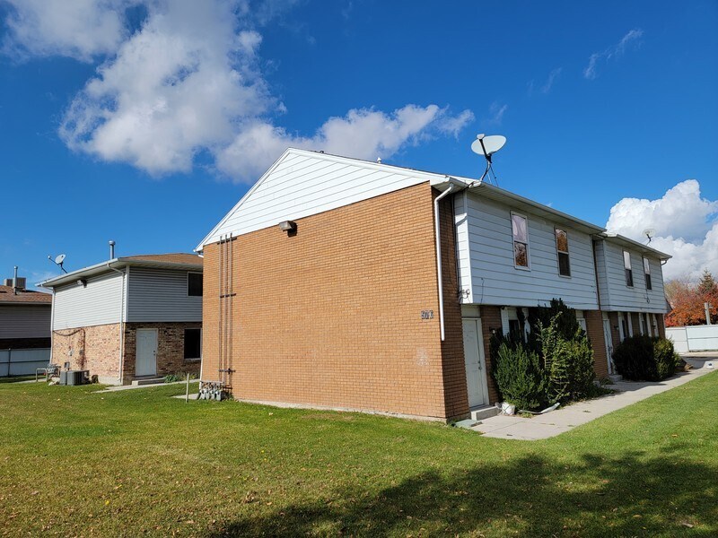 Building Photo - 586 Tiffany Town Dr