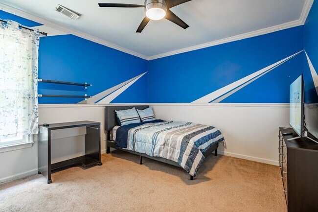 Building Photo - 2096 Fairport Way