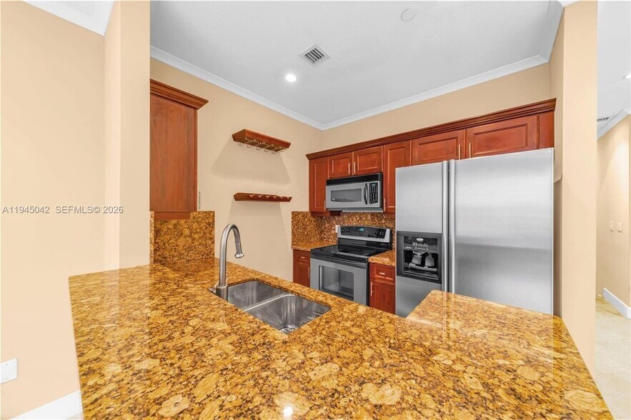 Building Photo - 2829 Coconut Ave