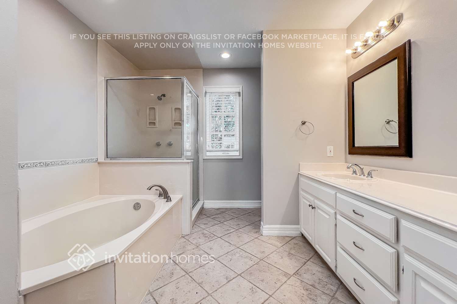 Building Photo - 404 Columbia Dr