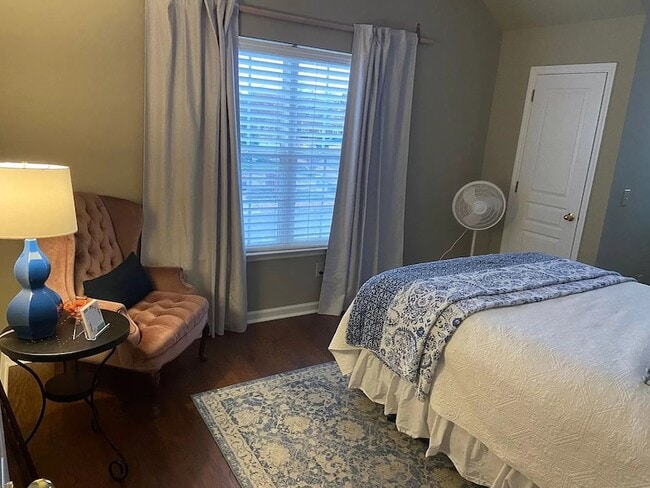 Building Photo - 300 Founders Pointe Blvd