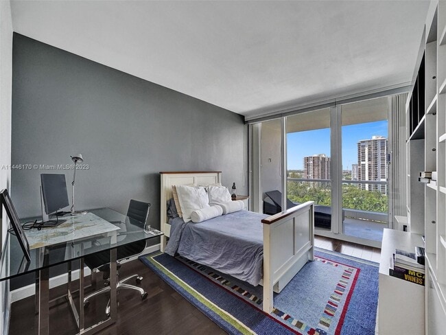 Building Photo - 7000 Island Blvd