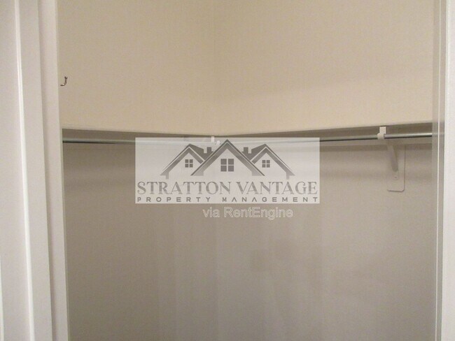 Building Photo - 2741 S Equestrian Dr