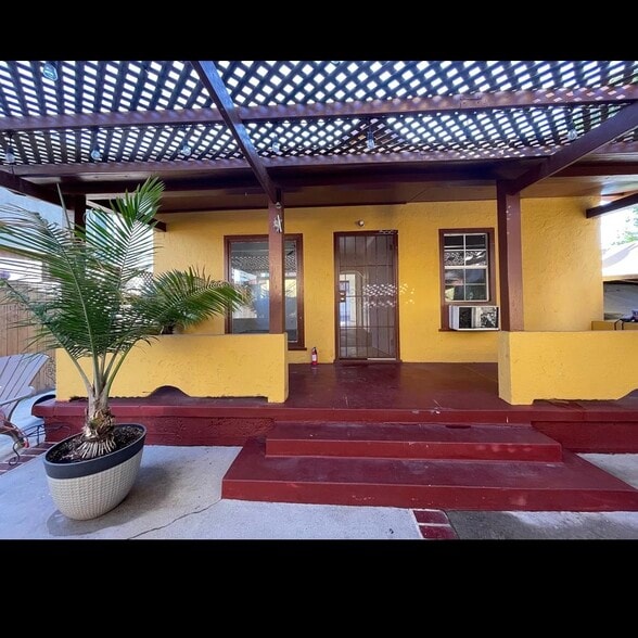 Primary Photo - 3349 Brayton Ave