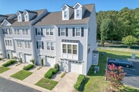 Building Photo - Fairfield Townhome