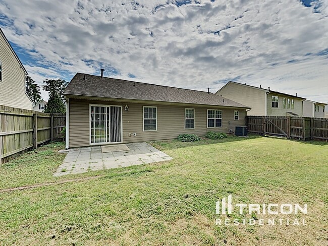 Building Photo - 2117 Clear Brook Dr