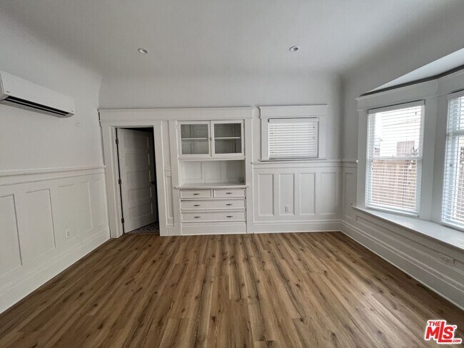 Building Photo - 1383 W 23rd St