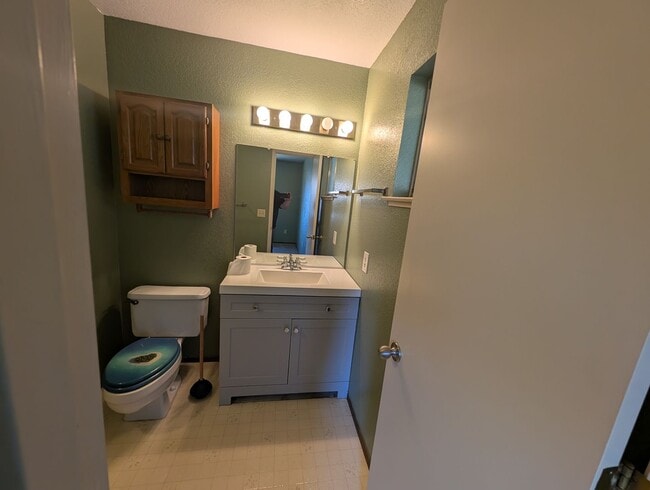 Building Photo - Move In Special 1/2 off 1st Months Rent
