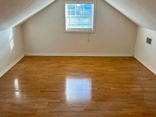 Building Photo - 5659 Lymbar Dr