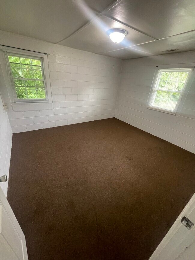 Building Photo - Duplex for rent! 2Bd 1Ba!