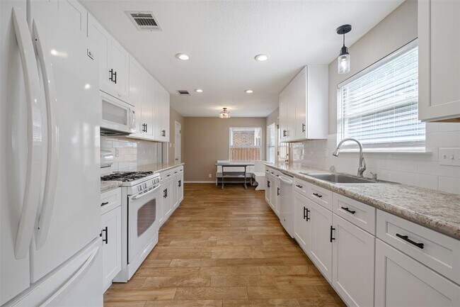 Building Photo - 16409 Port Hood Dr