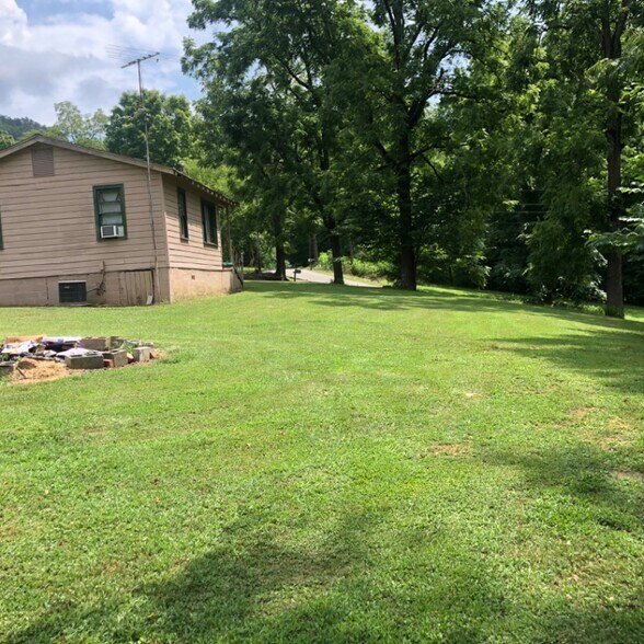 Building Photo - 864 Jess Town Ln