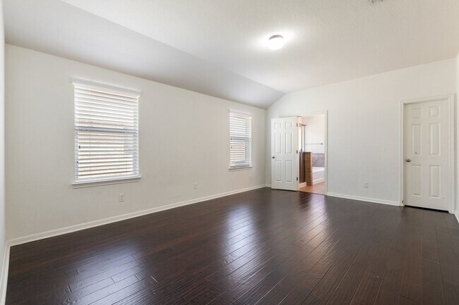 Building Photo - 1049 Regency Ln