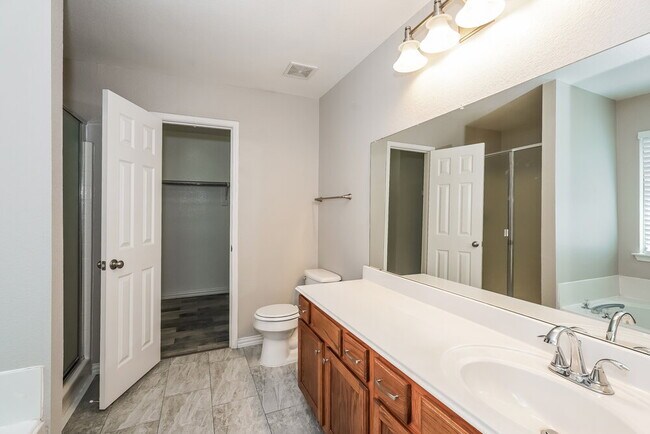 Building Photo - 5105 Raymond Dr