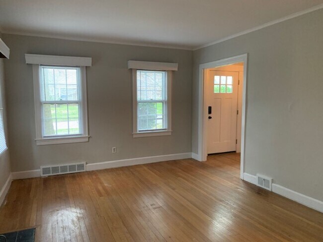 Building Photo - Chevy Chase Charmer     240318