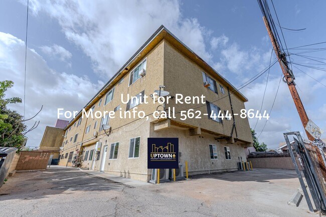 Building Photo - Breed