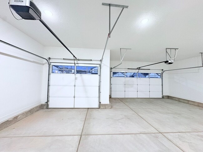 Building Photo - FREE: WiFi, Lawn care and Water softener!!