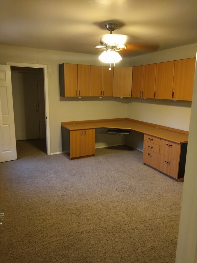 Building Photo - 2225 E Forge Ave